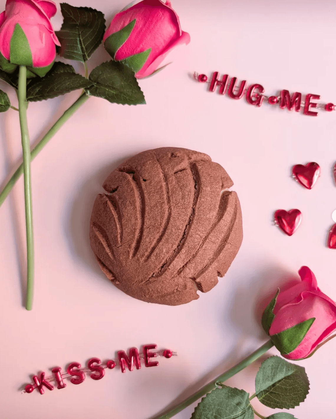 Chocolate concha with roses